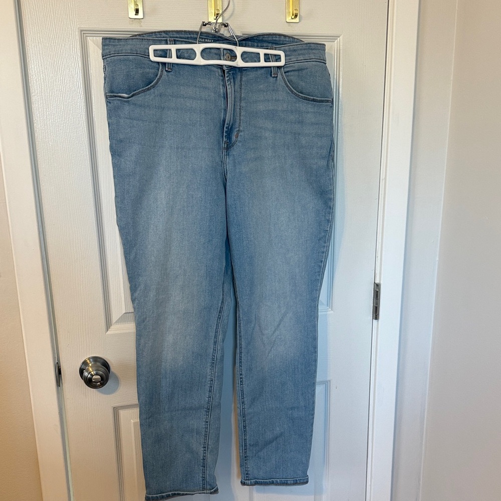 Old Navy Women's Straight Leg Jeans in Soft Blue